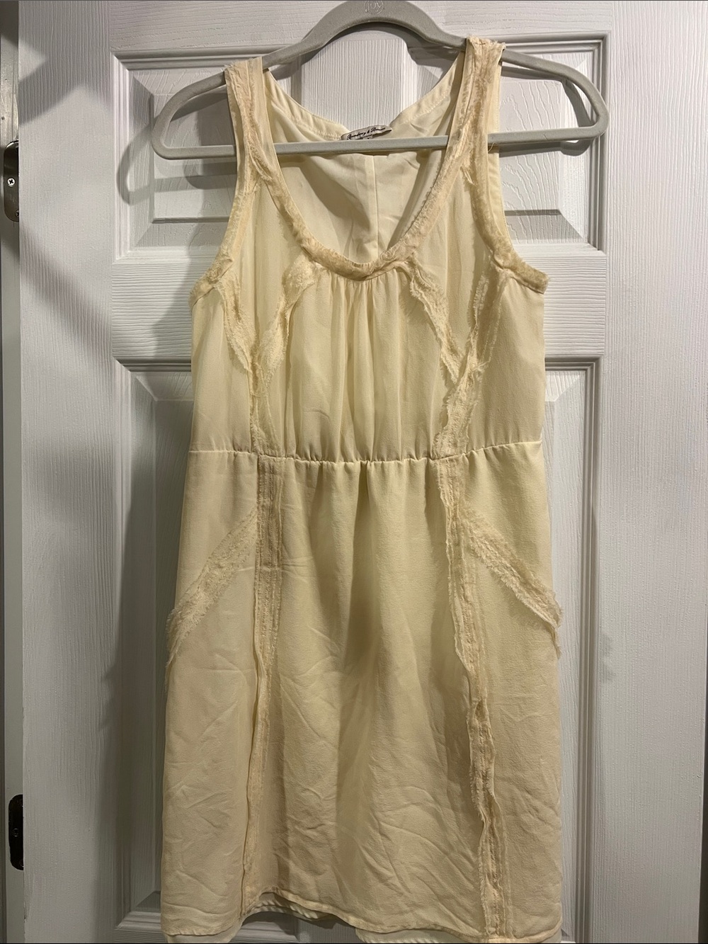 Broadway and Broome Women’s 2 Cream Lace-Trim Sleeveless Shift Dress